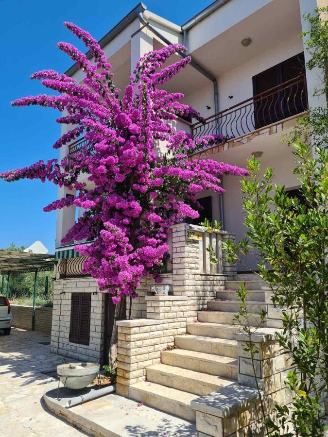 Lila Vacation House, 70 M To Beach, Two Bathrooms, Parking In Shade & Garden Sveti Petar  Exterior photo